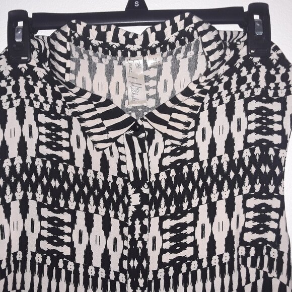 Emma & Michelle ladies size 12 black/cream collared,sleeveless, pant romper - Picture 3 of 6